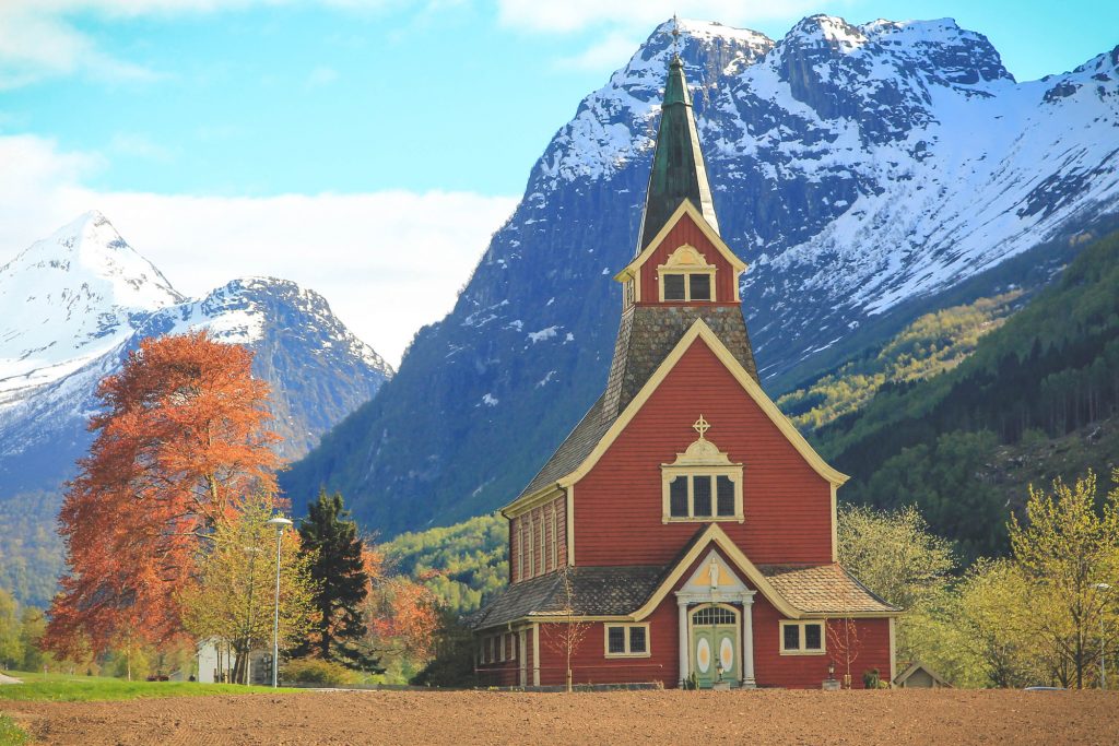 drewniany kościół norwegia